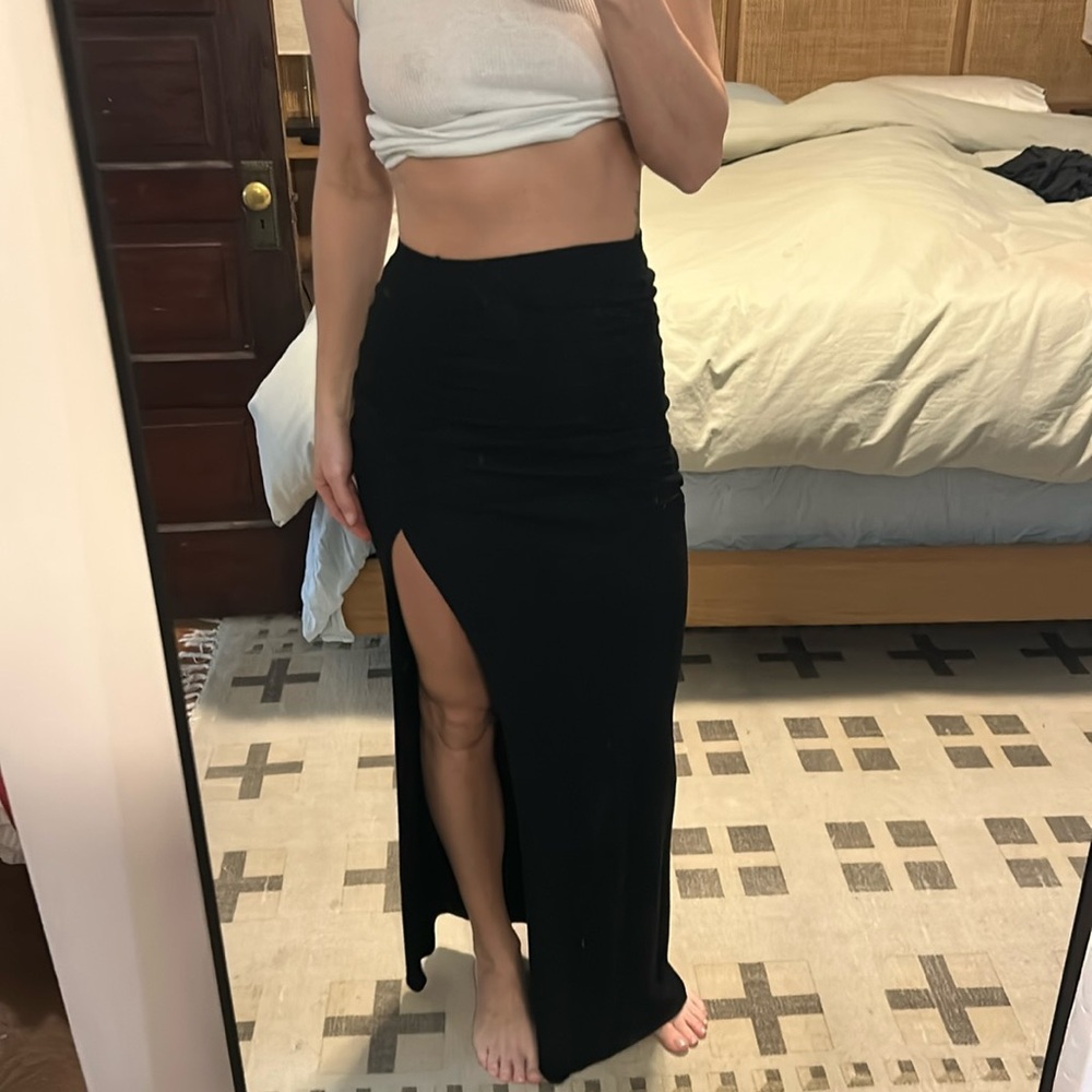 Free people skirt. Small, brand new, black, high slit.